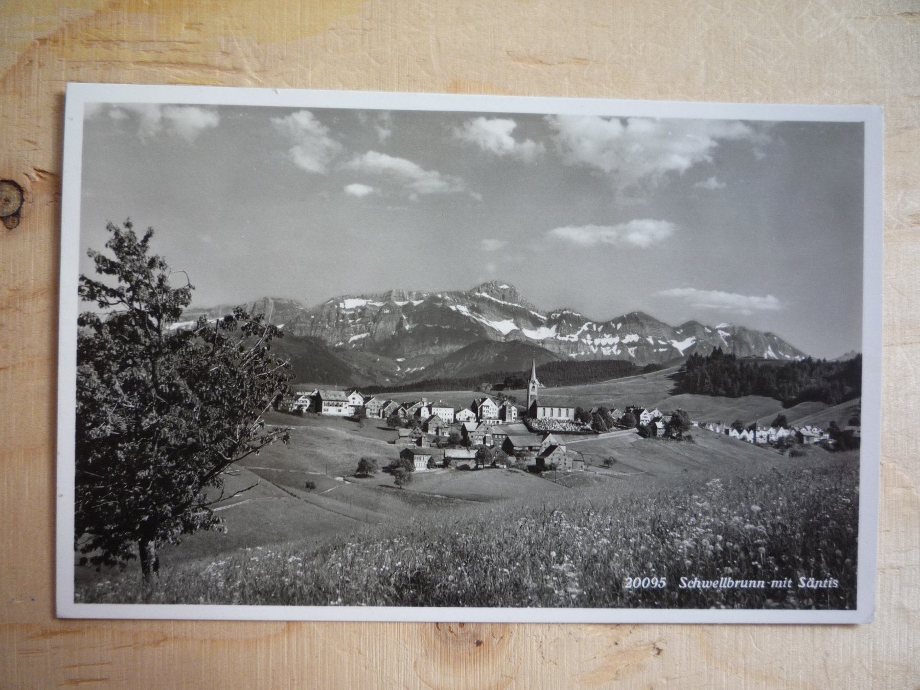 Cartoline postali: Schwellbrunn mit Säntis, ca. 1938 – Usato da Rieden SG venduto da Brockehuesli