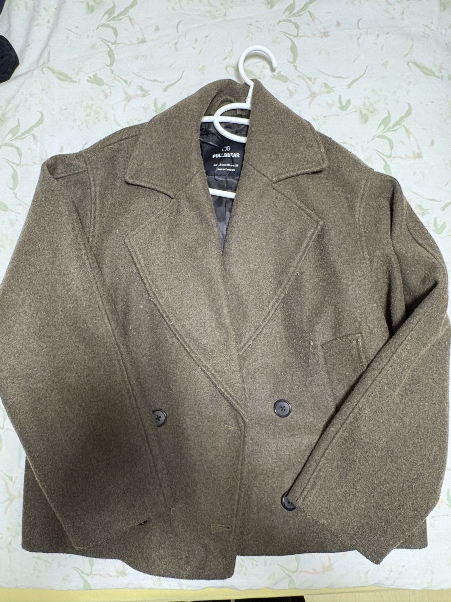Pull&Bear Jacken: Short coat Pull&Bear brown double breasted good cond – Gebraucht aus Zollikofen von Saron.te