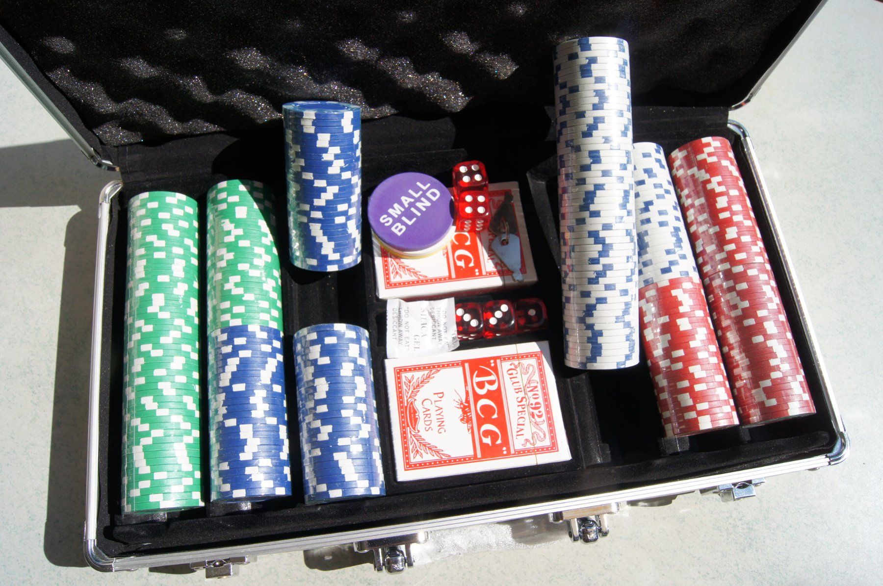 Giochi: Casino Style Poker Set – Nuovo e nell'imballaggio originale da Bözen venduto da Henry101 6