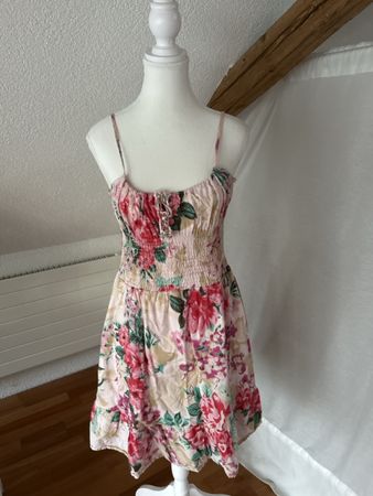 Kleid Blumenmuster Grösse M