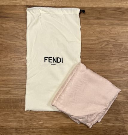 FENDI FF Seide-Wolle Schultertuch 140x140 – Neu