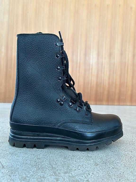 Scarpe da donna: Schweizer Armeestiefel, Gr. 38 – Usato da Domat/Ems venduto da lut_96v7 1