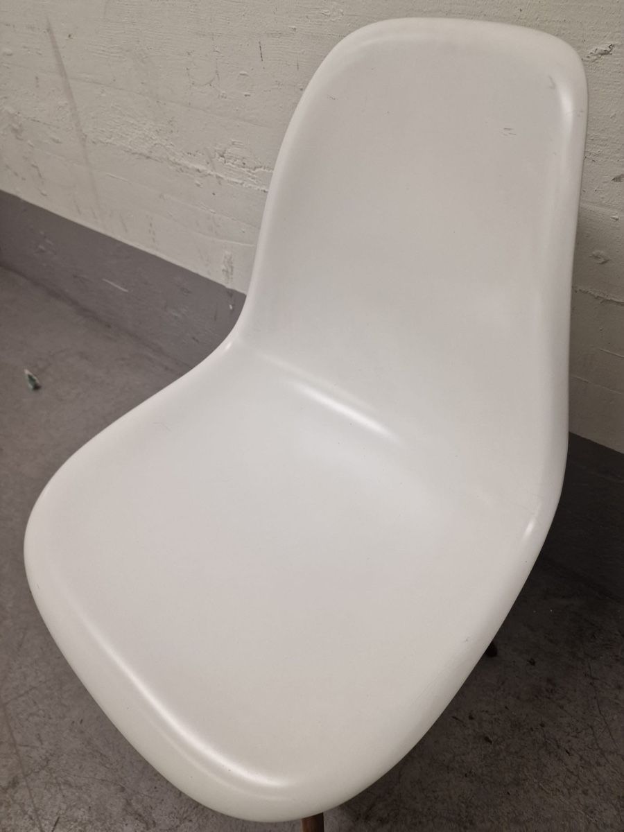Stühle: Vintage Stuhl Weiss – Gebraucht aus Zürich von Vintage-1993 1