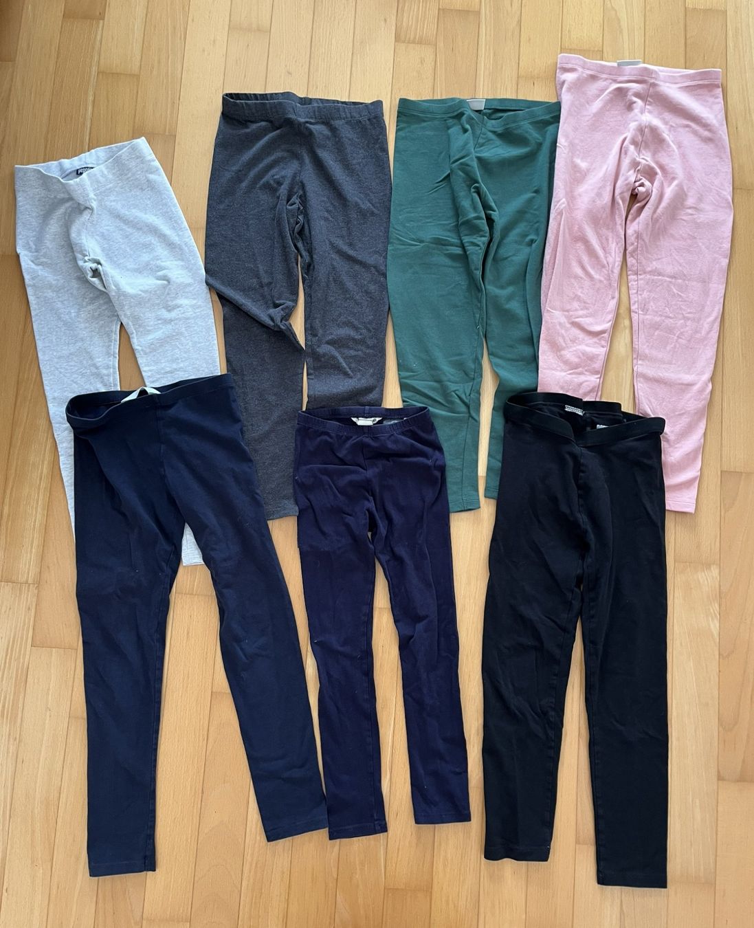 Ensembles coordonnés: Mädchen Kleiderpaket Grösse 134/140 – D'occasion à Muttenz par Juvenile33 3