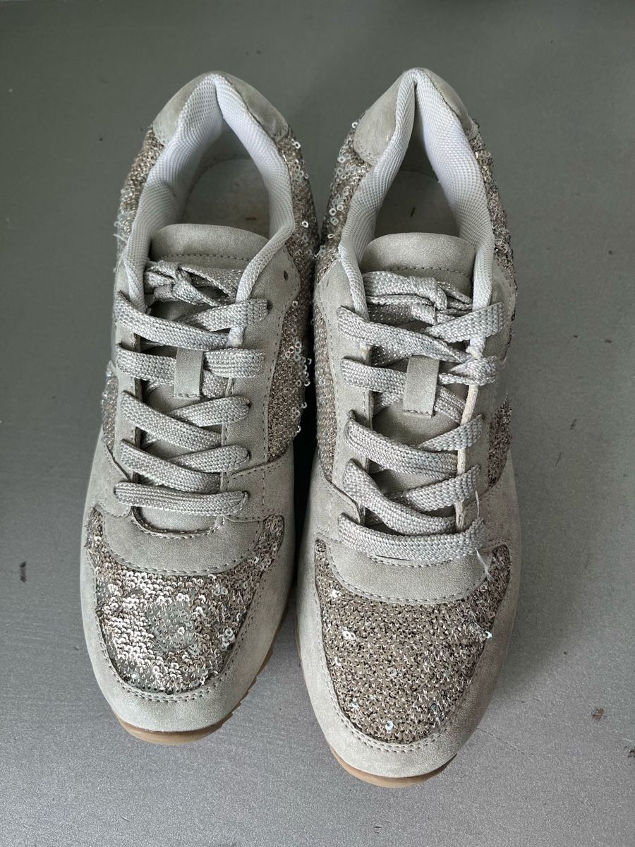Scarpe da donna: Baskets à paillettes grises pointure 41 – Usato da Vevey venduto da jade1800 1