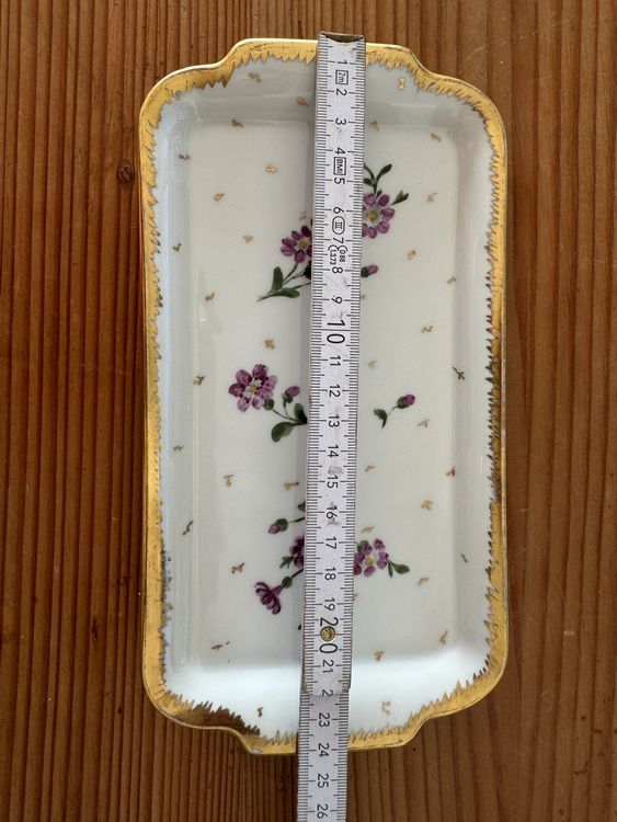 Plateaux: Antike Porzellanablage mit Goldrand und Blumen Dekor – D'occasion à Lanzenhäusern par Galaa 3