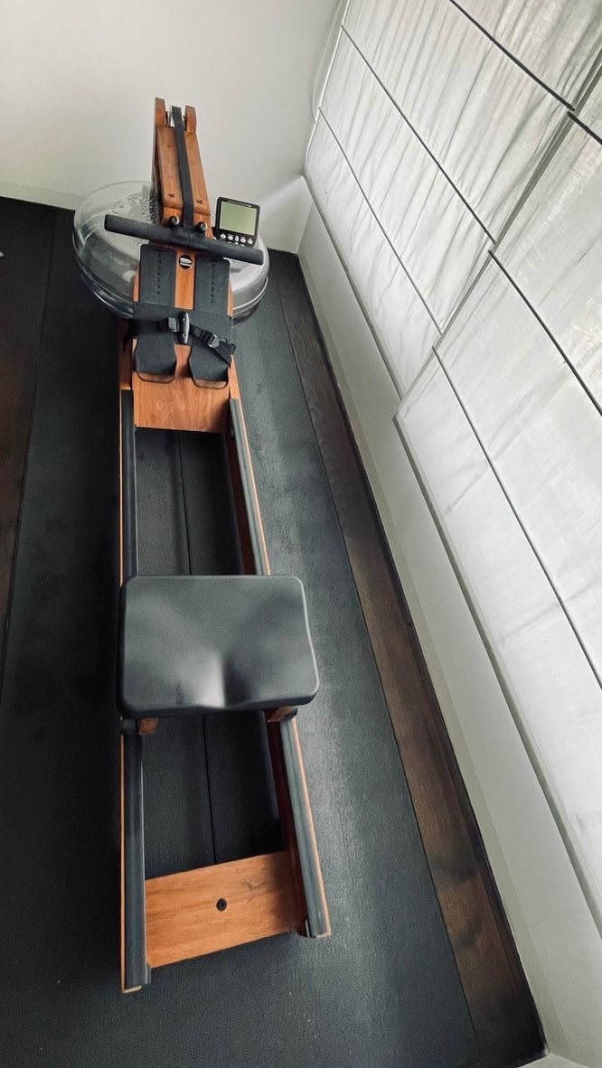 WaterRower Hometrainer: WaterRower Rudergerät Nussbaum mit Smartrow – Neu (gemäss Beschreibung) aus Maur von Grandslam 1