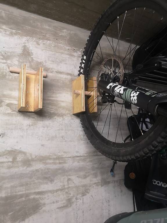 Supporti per biciclette: Fahrrad Wandhalterung – Usato da Oberwil-Lieli venduto da kaj_ng8x