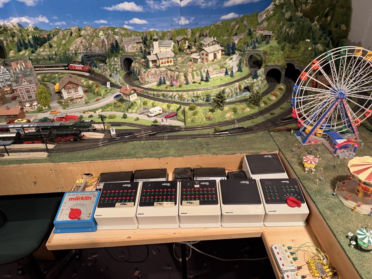 Märklin Trains électriques: Modellbahnanlage Märklin H0 gebraucht – D'occasion à Küsnacht ZH par lsc_tzr6 6
