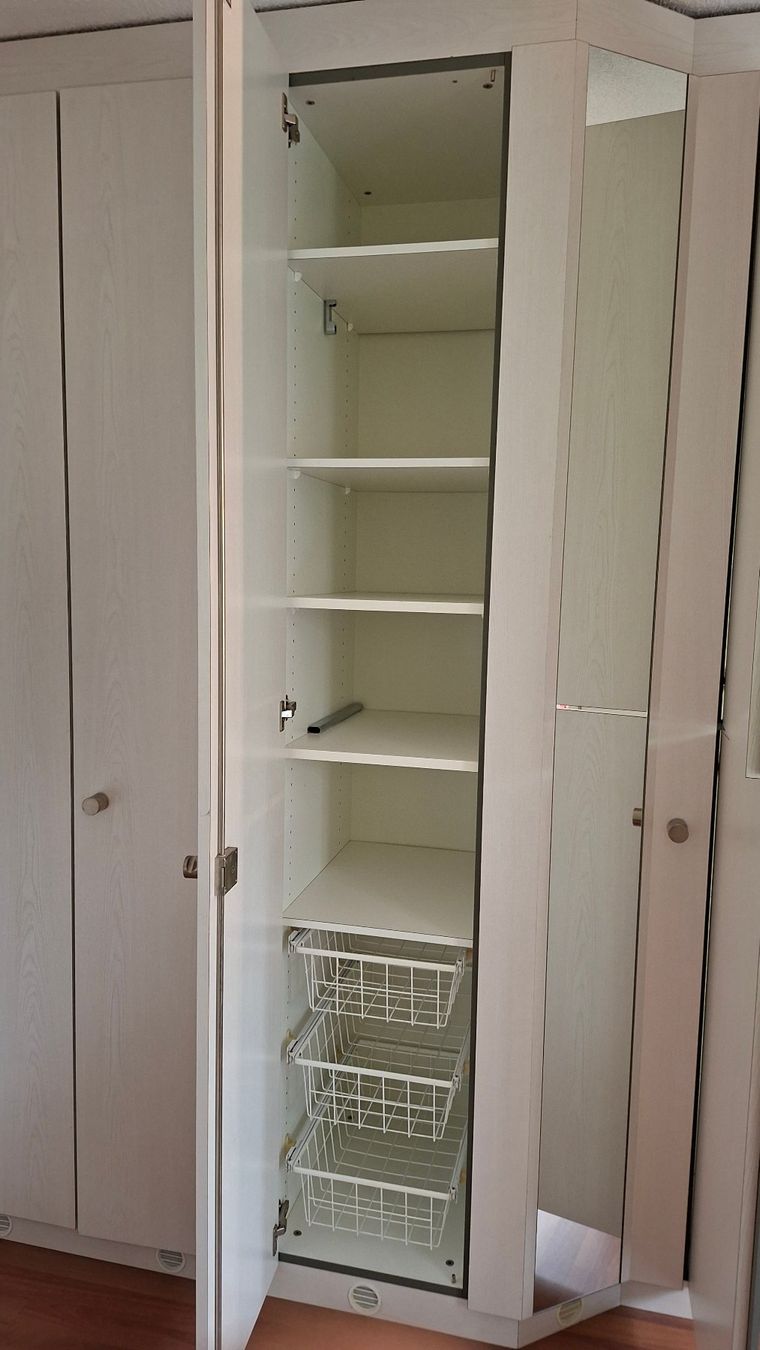 Armadi: Wandschrank Alpnach Norm – Usato da Wilen (Sarnen) venduto da pow_dkz9 3