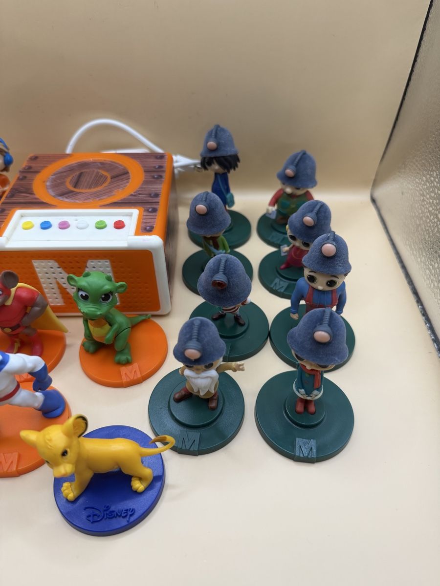 Migros Spielzeuge: Migros Mania: 17 figurines & Box – Gebraucht aus Genève von sho_67qj 2