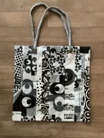 Schwarze/weisse Upcycling-Umhängetasche, Shopper Top Zustand