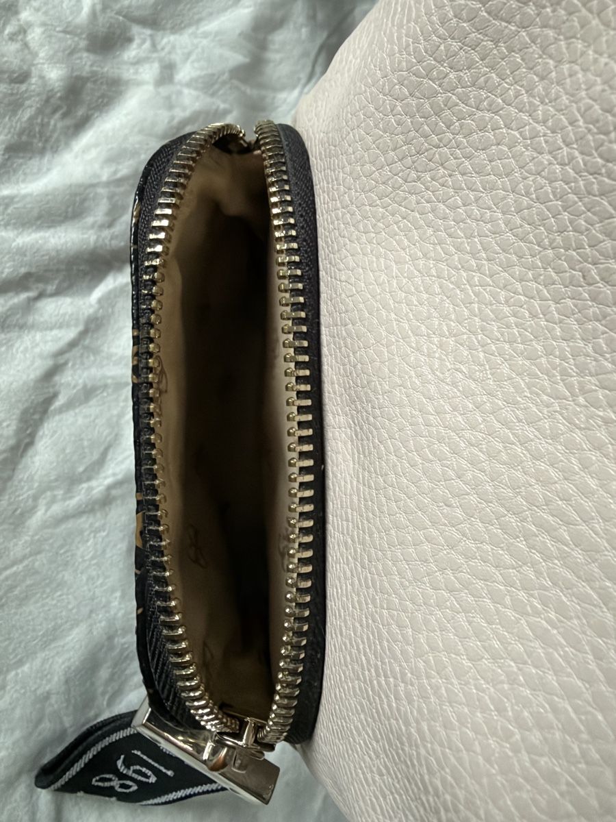 Guess Rucksäcke: Guess Rucksack (von ca. 2018) – Gebraucht aus Nürensdorf von agwils7 5