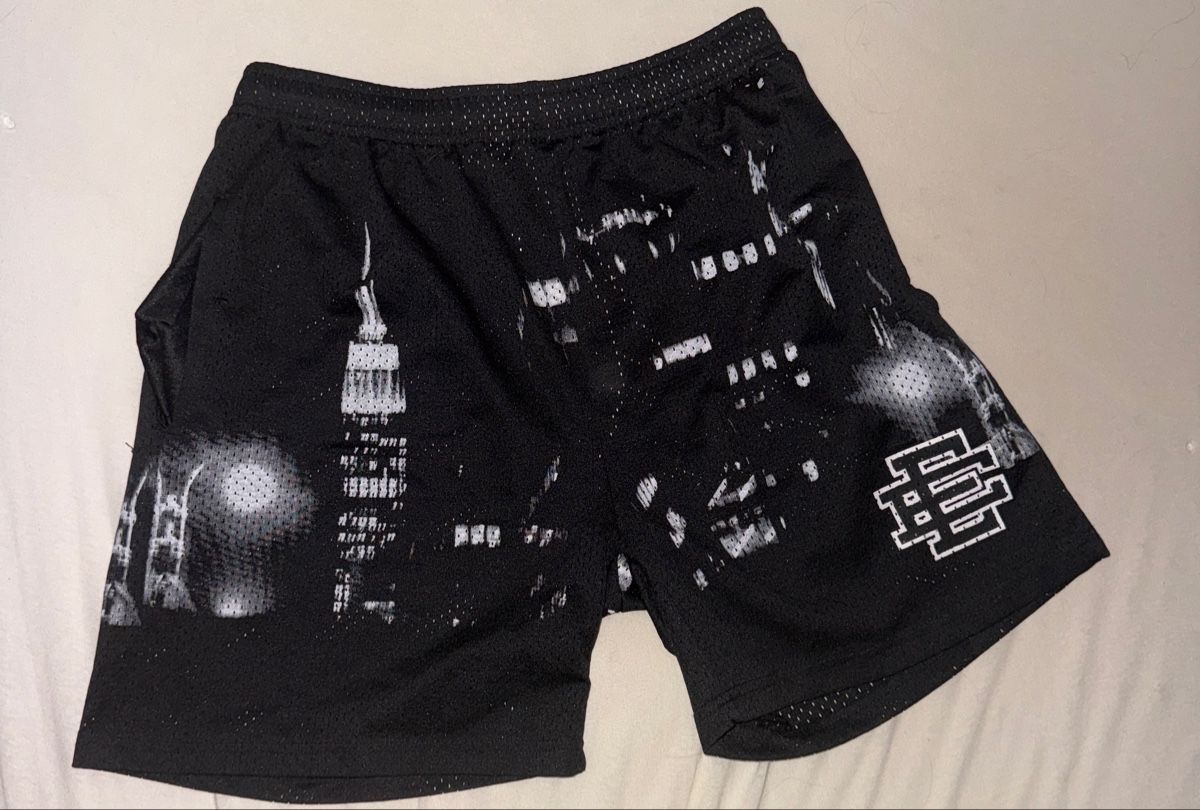 Pantaloni: EE skyline shorts – Nuovo (secondo la descrizione) da Chur venduto da sil_v7n6