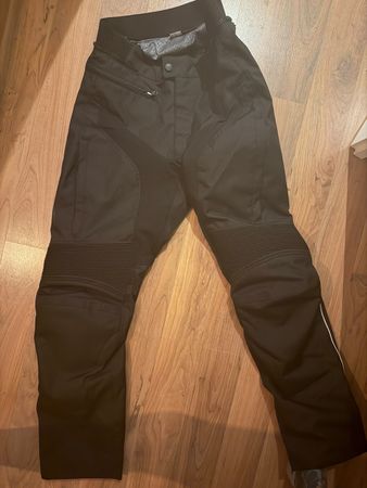 Pantalons de moto taille S 38-40 mis 2 fois