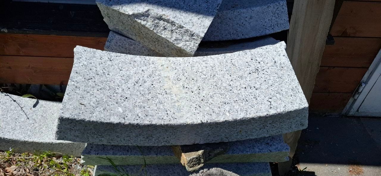 Steine & Dachziegeln: Steine, Garten, Granit? – Gebraucht aus Malix von jul_7nhn 2
