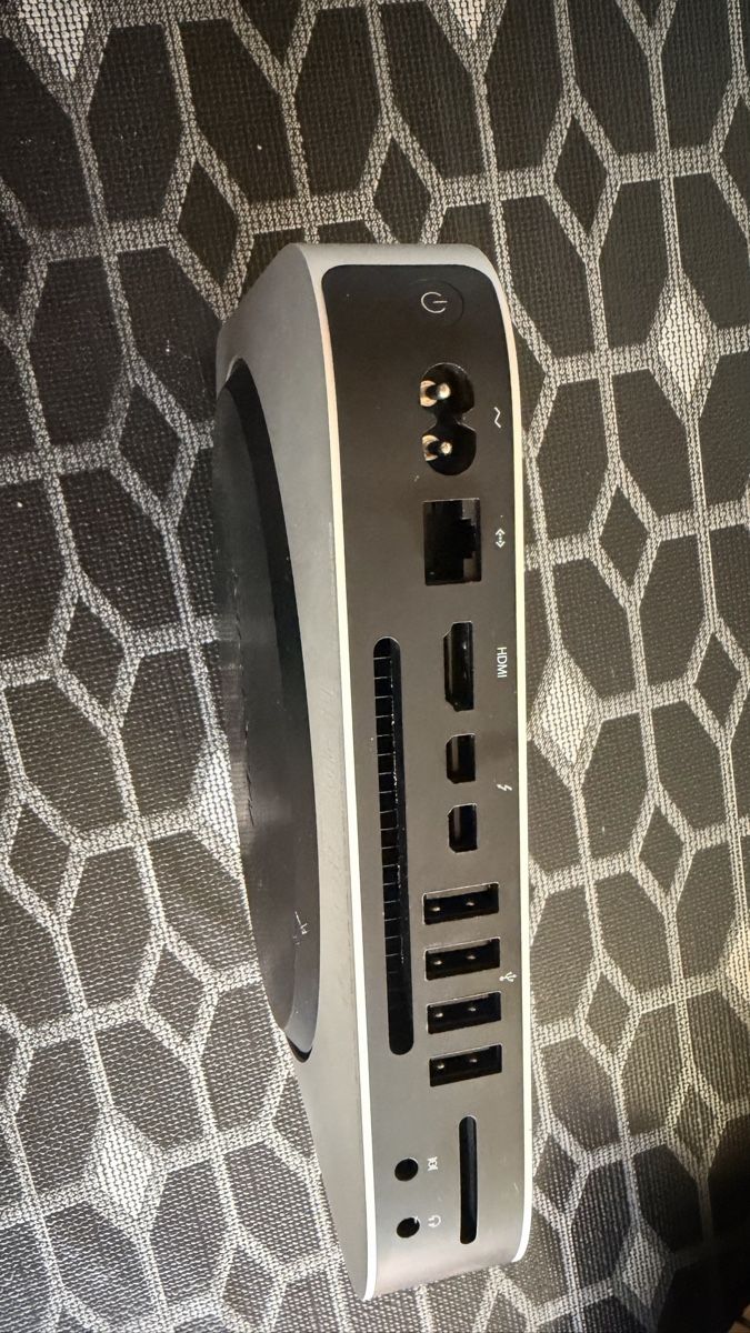 Apple PC: Mini Mac Intel i5, 8Go RAM, SSD 750Go, Win11 Pro + Office – Usato da Bulle venduto da bruno023 2