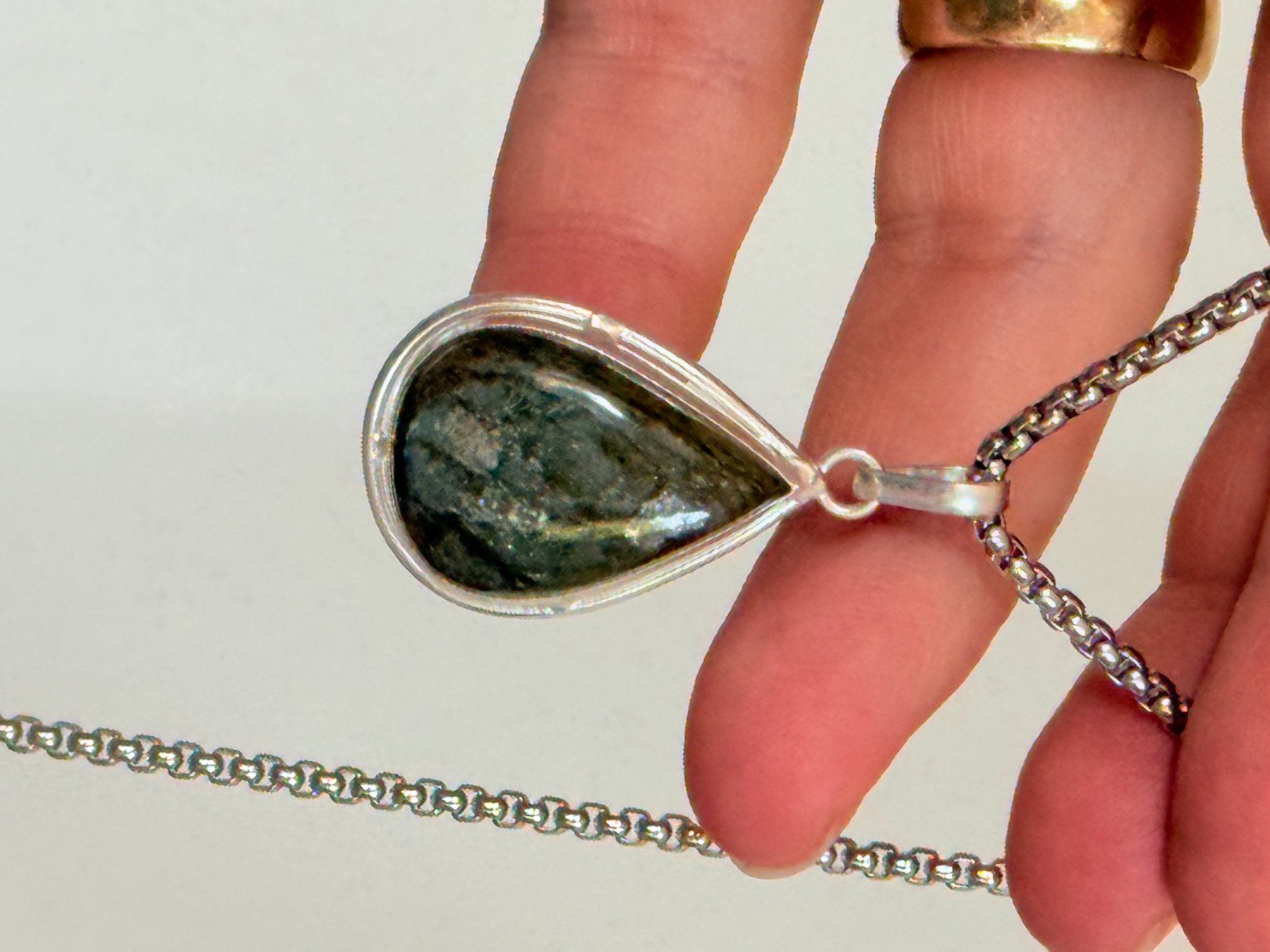 Catenine: Pendentif Labradorite Argenté Goutte Neuf – Nuovo e nell'imballaggio originale da Genève venduto da AGBERG 3