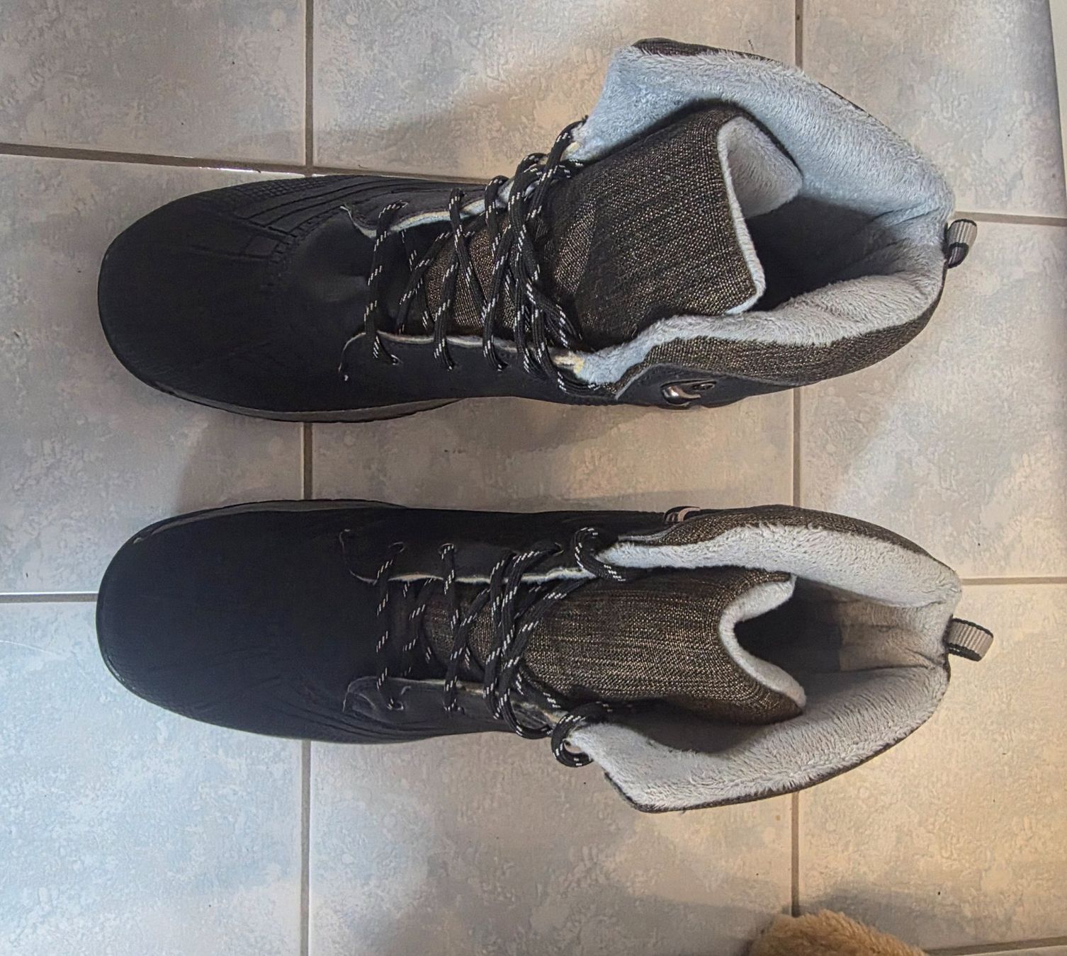 Scarpe da uomo: Chaussures Botinnes - Fourrées - Taille 45 – Nuovo e nell'imballaggio originale da Jouxtens-Mézery venduto da ger_hpd5 1