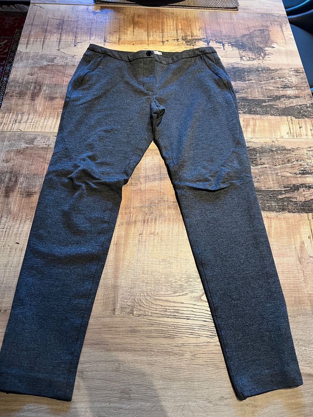 Moncler Pantaloni: MONCLER Pantalon – Usato da Genève venduto da mms_7w5q