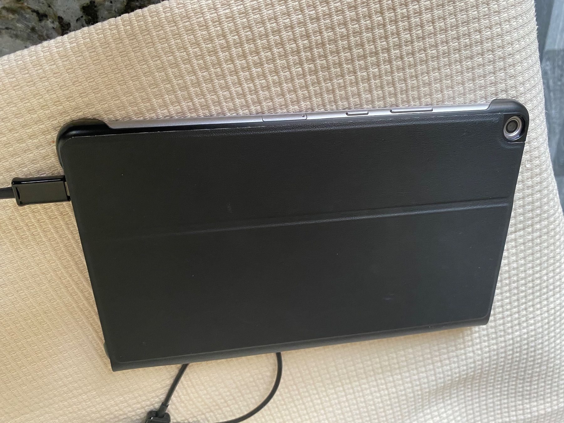 Huawei Tablet PC: HUAWEI Mediapad T3 mit Hülle – Usato da Allenwinden venduto da Obalu 4