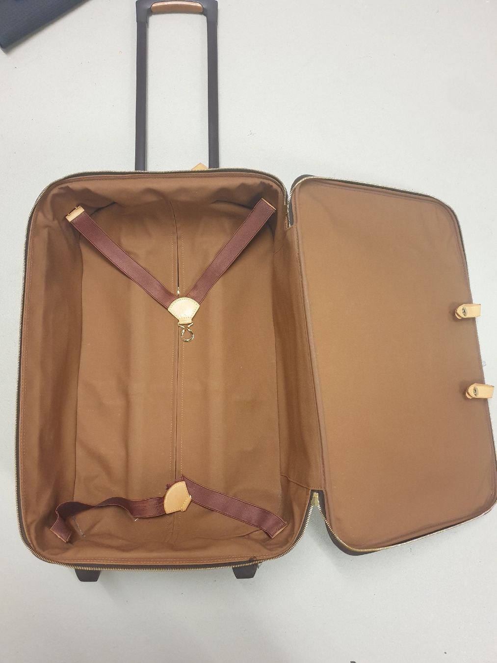 Louis Vuitton Sacs femmes: Louis Vuitton Koffer – D'occasion à Zürich par age5. 2