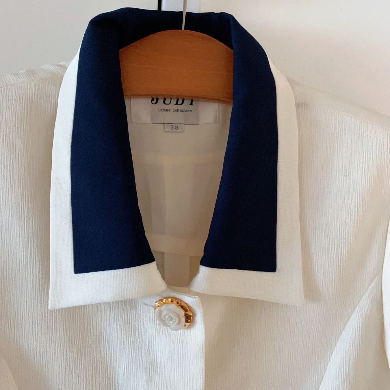 Camicette: Elegante Bluse mit Goldknöpfen, Grösse 38 – Nuovo e nell'imballaggio originale da Luzern venduto da Sommer_26 4