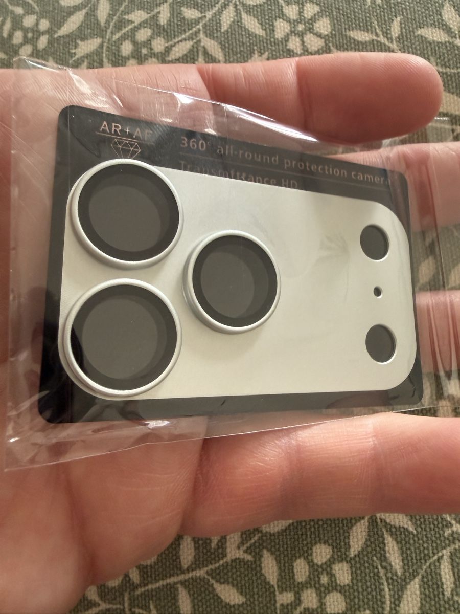 Cover & Protezioni schermo: Protection caméra pour iPhone 18 pro Max argent neuf – Nuovo e nell'imballaggio originale da Lausanne venduto da Licio7 2