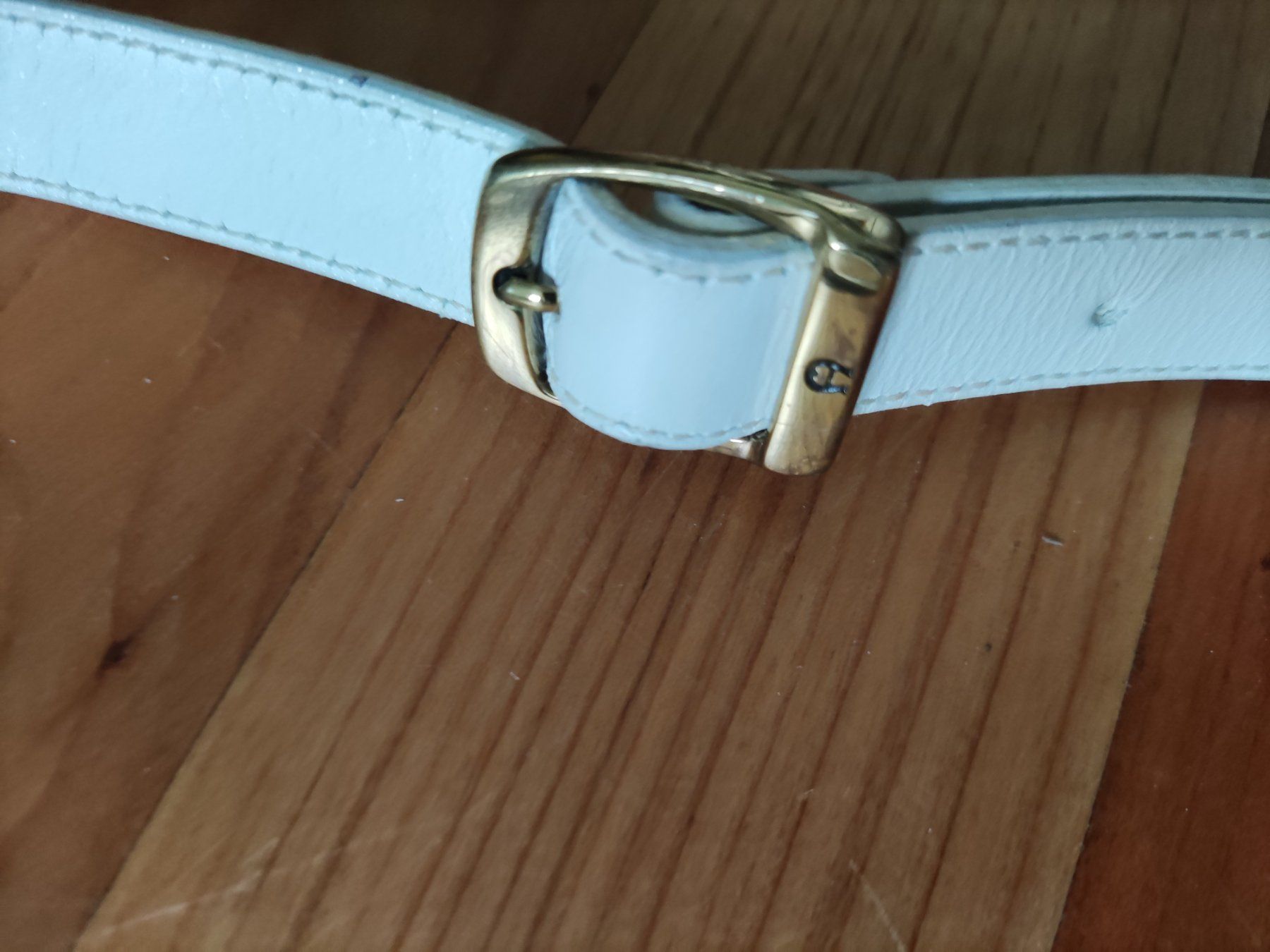 Aigner Taschen für Damen: AIGNER Umhängetasche Leder weiss – Gebraucht aus Solothurn von Csw1 6