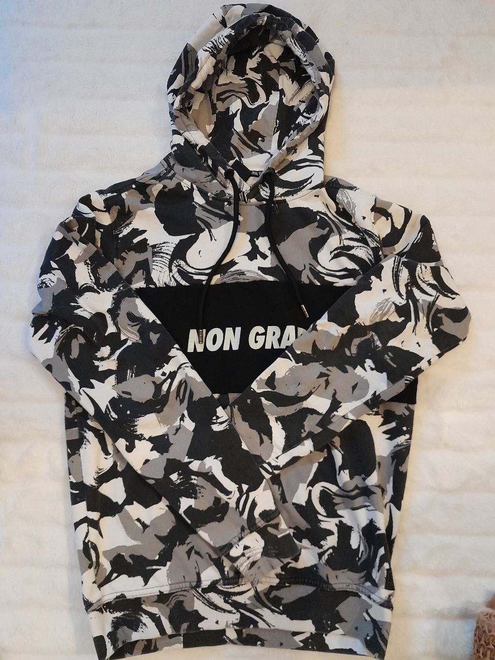 Maglioni & Felpe: Pull à capuche Non Grada camouflage, taille M, parfait état – Usato da Renens VD venduto da ser_j2fn