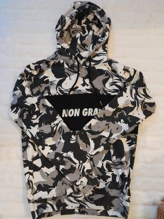 Pull à capuche Non Grada camouflage, taille M, parfait état