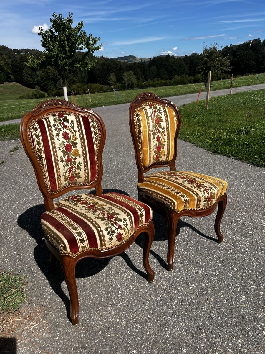 Chaises: Stuhl antik – D'occasion à Ueberstorf par lorena...