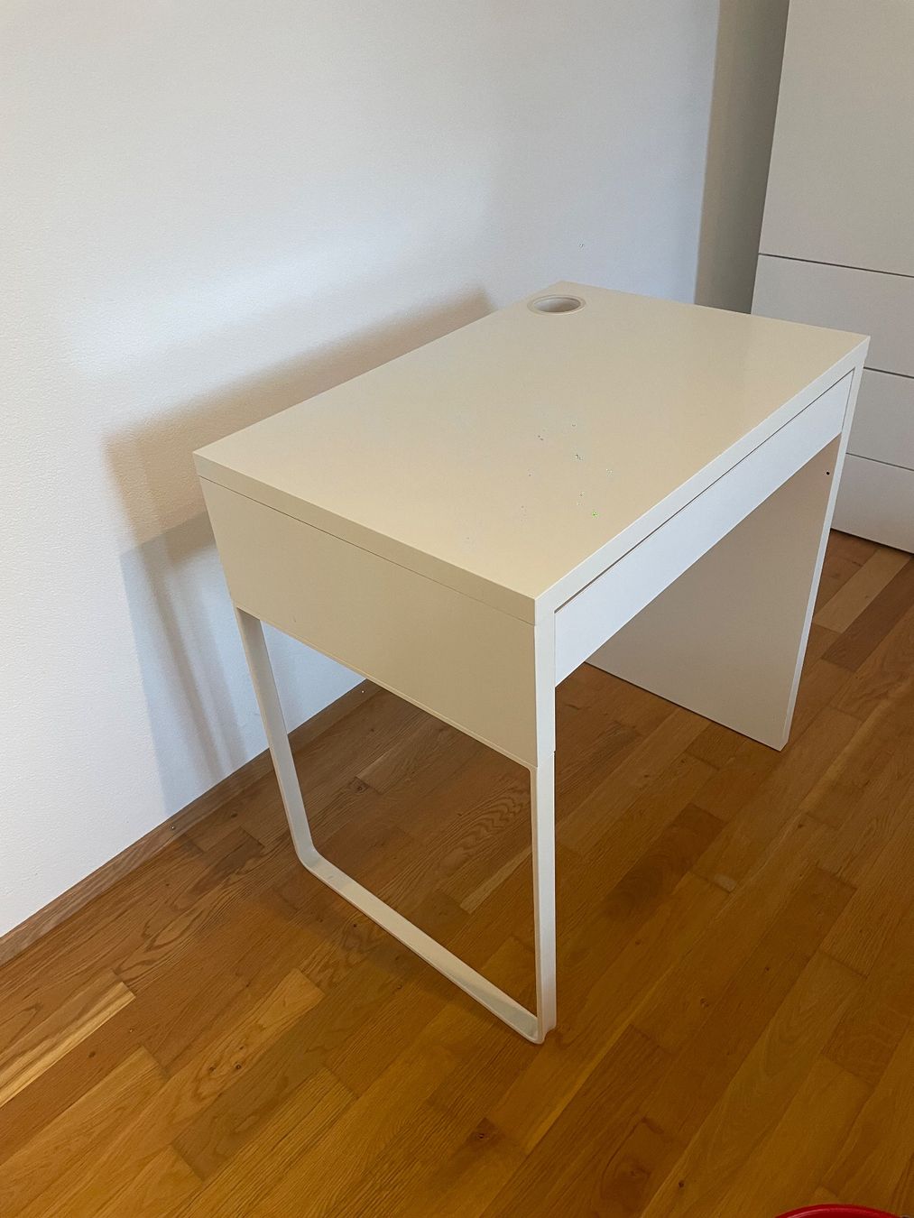 Bureaux: Schreibtisch/ Laptoptisch weiss – D'occasion à Walenstadt par sin_x9bg