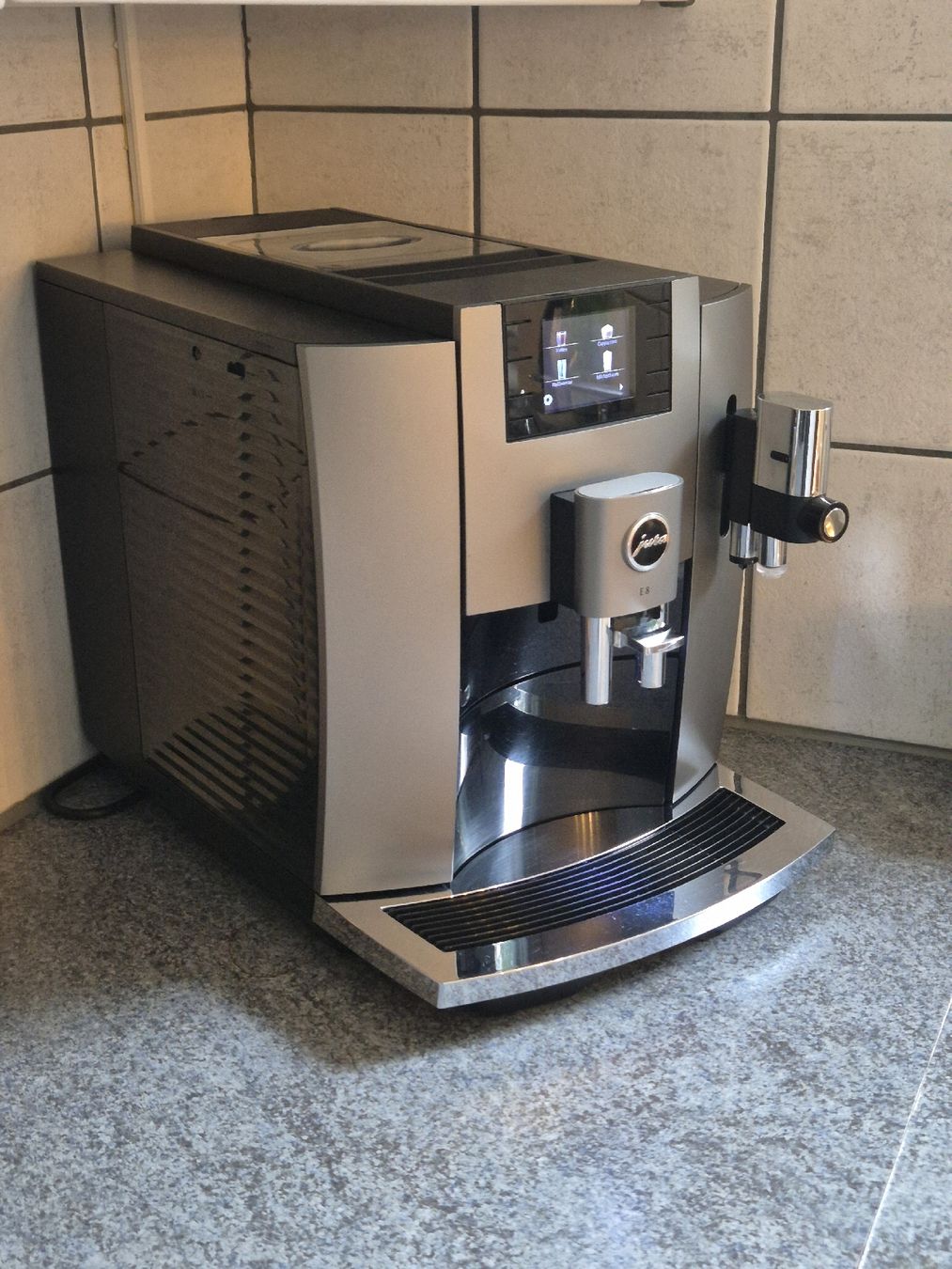 Jura Macchine per caffè & Macchine per espresso: Jura E8 (SB) Top Zustand – Usato da Bürglen TG venduto da mar_5qv2 5