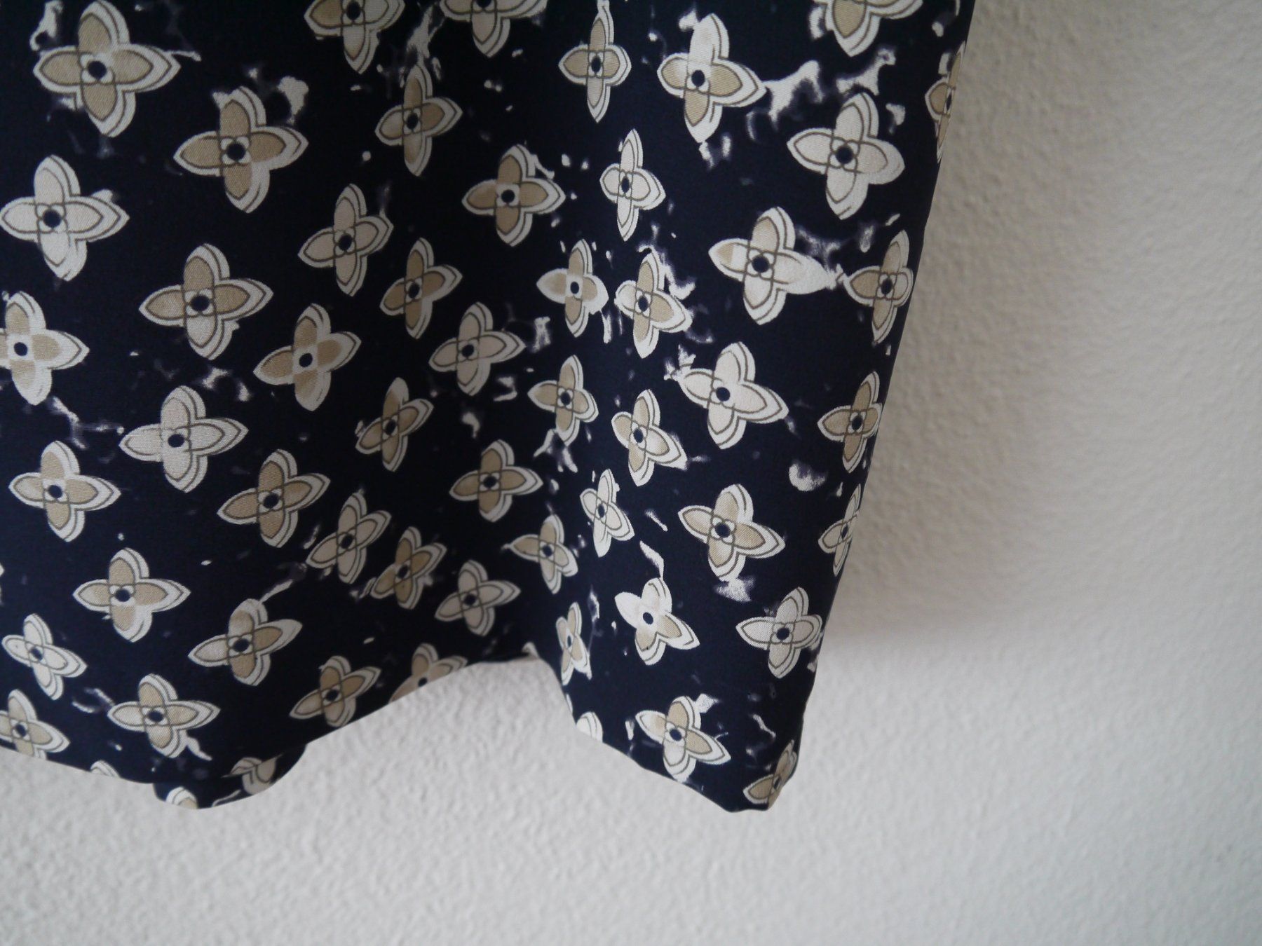 Hemisphere Vestiti: Hemisphere Kleid aus 100% Seide / Gr.M – Usato da Hagendorn venduto da Blaf 5