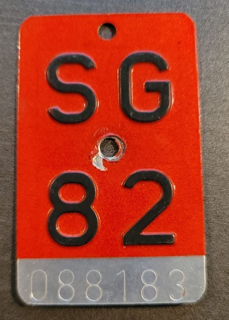 Schilder: Velonummer SG 82 – Gebraucht aus Eschenbach LU von Pasaruwa
