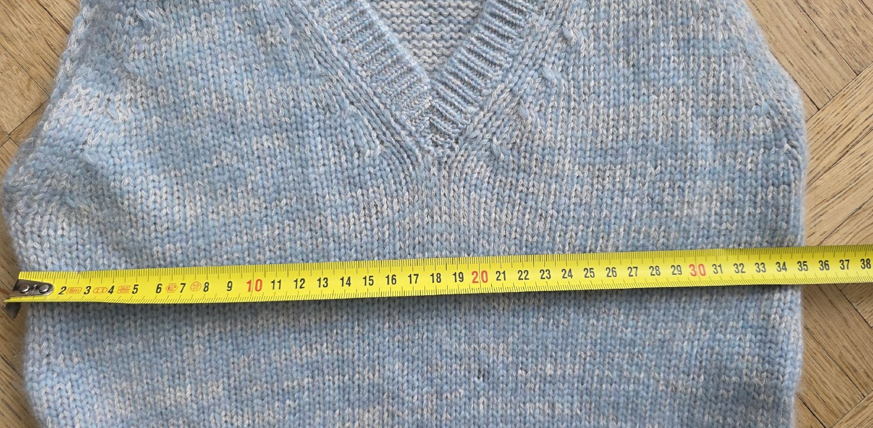 Top: Top/Débardeur 100% cachemire bleu clair – Usato da Yverdon-les-Bains venduto da van_dq65 5