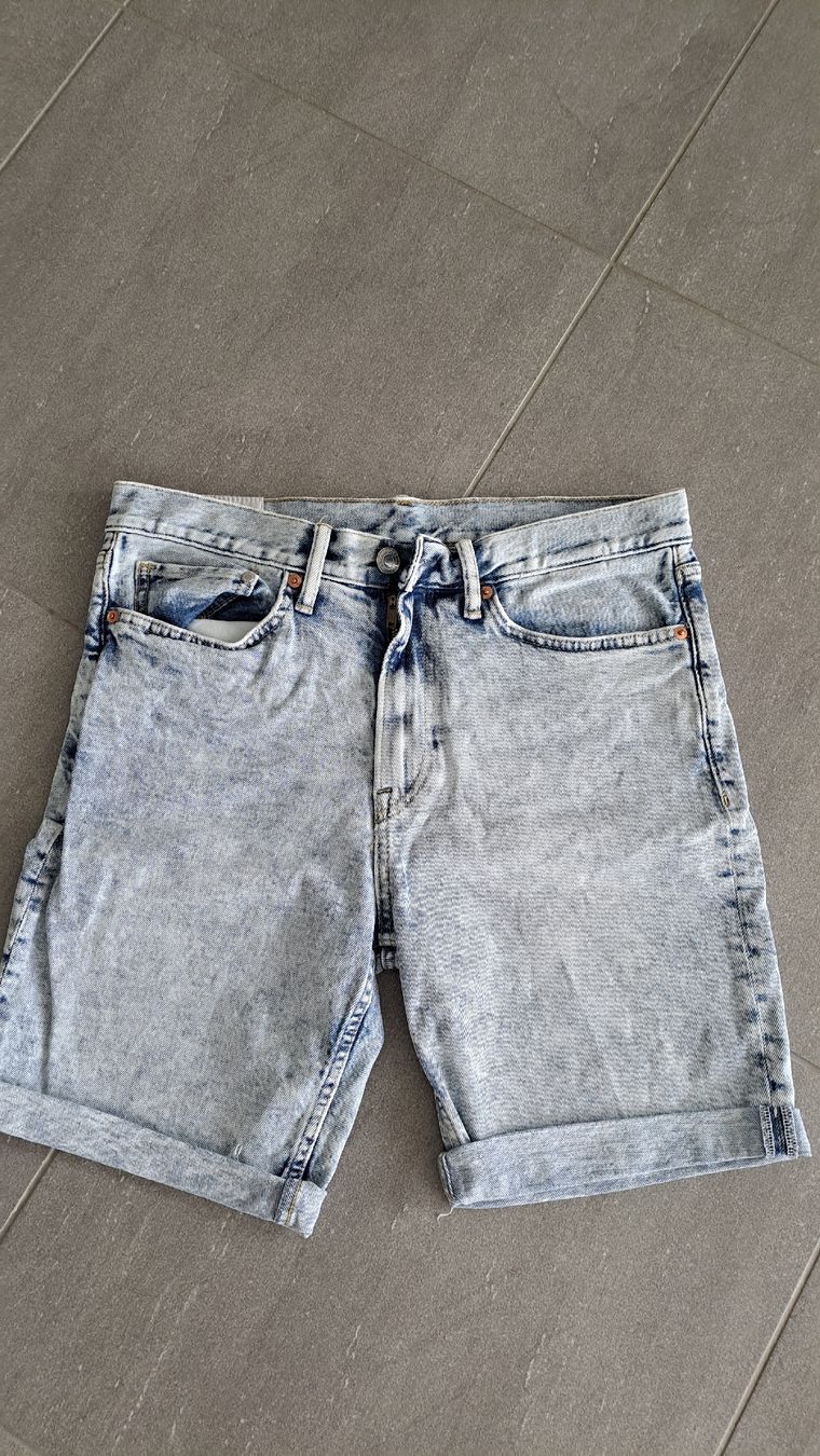 H&M Jeans: Shorts Jeans Slim fit Gr. 32 – Usato da Winterthur venduto da Dream_of