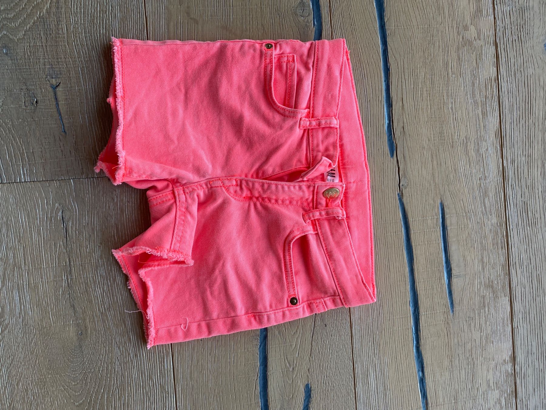 H&M Pantaloni: H&M Mädchenshorts Gr. 116 – Usato da Himmelried venduto da Dievole