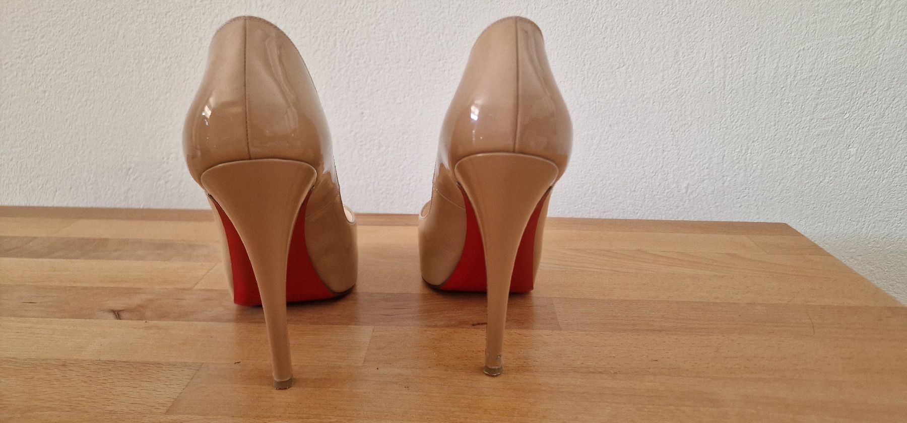 Christian Louboutin Scarpe da donna: Christian Louboutin beige Gr. 38.5 – Nuovo (secondo la descrizione) da Mollis venduto da PilatusStern 2