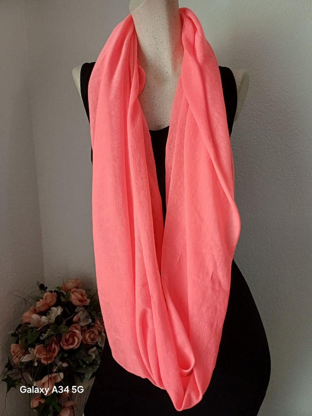 Foulards, Tücher & Schals: SCHÖNER SCHAL "LOOPING" NEON NEU – Neu (gemäss Beschreibung) aus Au ZH von FashionConsultant 1