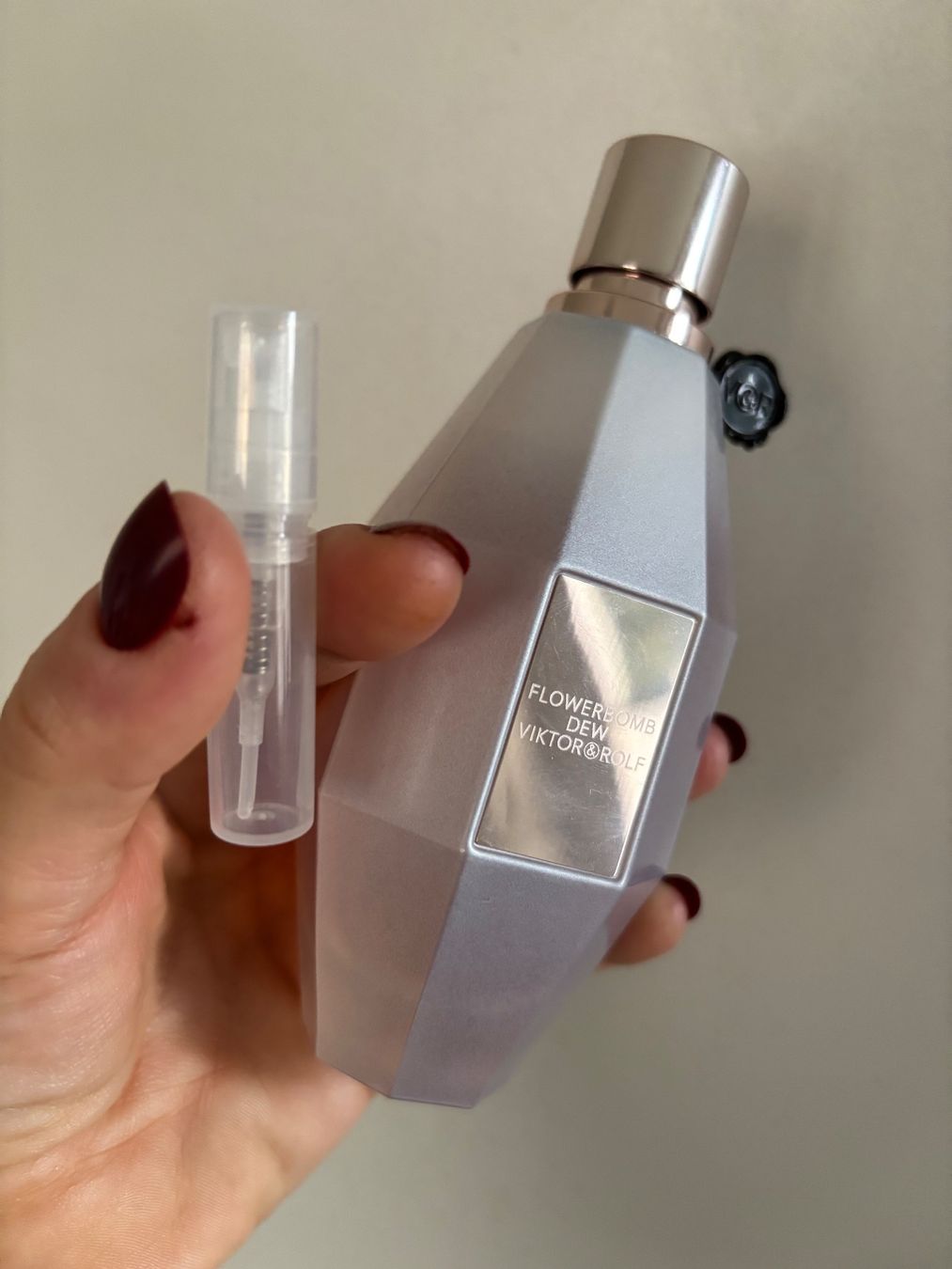 Parfum & Eau de Toilette: Viktor & Rolf Flowerbomb Dew EDP 2ML, eingestellter Duft – Gebraucht aus Zürich von deruja 2