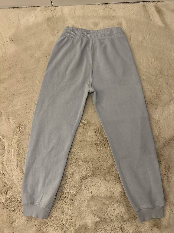 H&M Hosen: Blaue Jogginhsoe – Gebraucht aus Lenk im Simmental von niczbaeren 1
