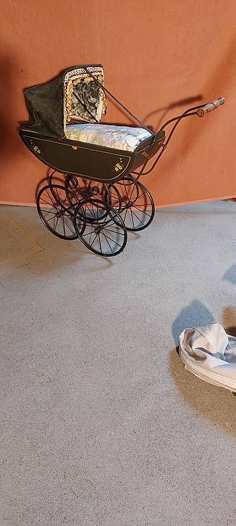 Carrozzine: Kleiner Kinderwagen antik – Usato da Horw venduto da Zentral50 2