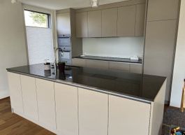 Komplett Küche mit El Geräte 