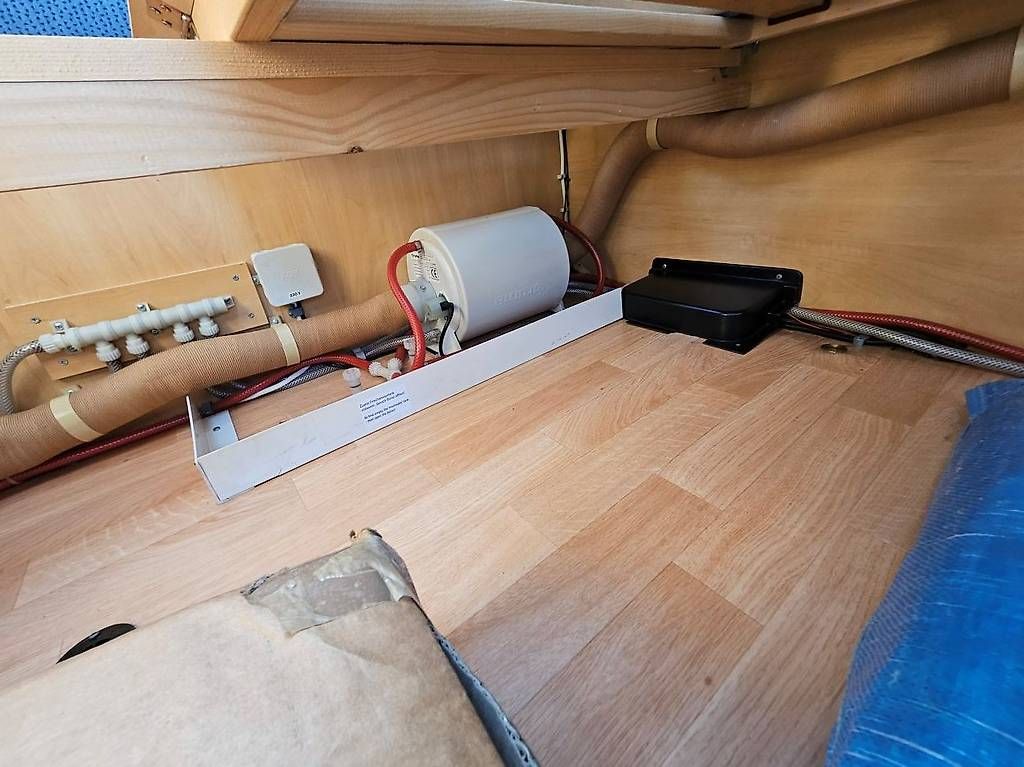 Veicoli da campeggio: A vendre Dethleffs Camper, année 2004, avec store – Usato da Belmont-Yverdon venduto da FloridaJeep 9