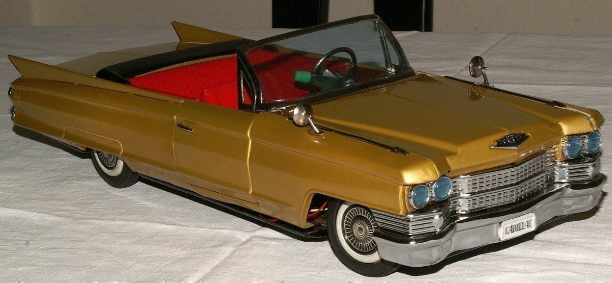 Cadillac Modellautos: Bandai Blechauto Golden Cadillac – Gebraucht aus Hinwil von liliane2011 4