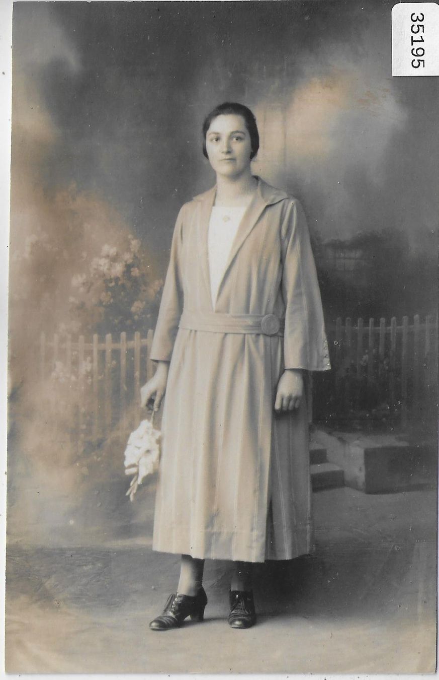 Cartoline postali: Die Konfirmandin - Femme - Mode – Usato da Ettingen venduto da Kartenplanet