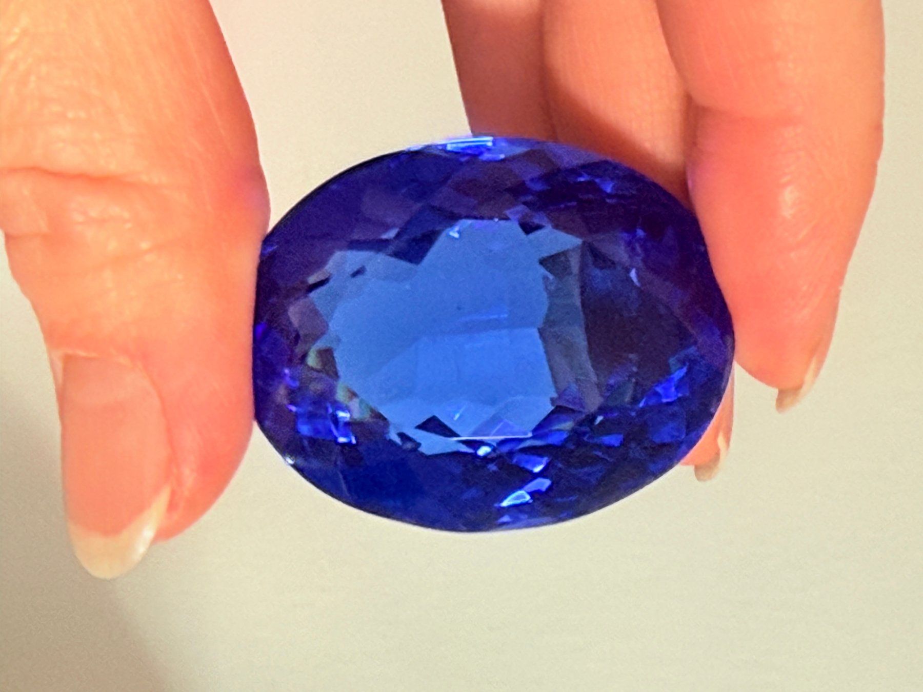 Pietre preziose: 132.55 Ct Oval Cut Loose Gemstone – Nuovo e nell'imballaggio originale da Genève venduto da AWWA 1