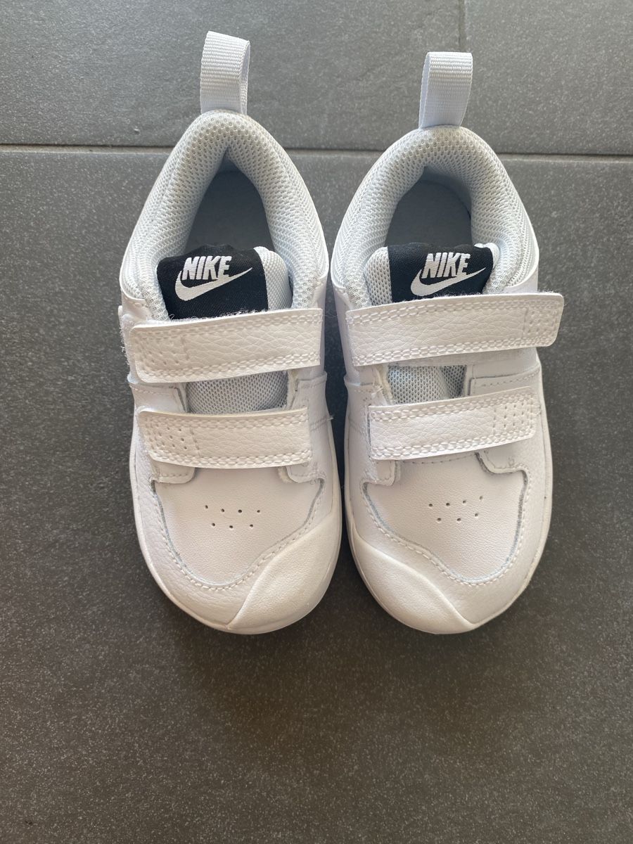 Nike Scarpe per ragazzi: Nike Turnschuhe Kinder Weiss Grösse 25 – Usato da Binningen venduto da Eober 1
